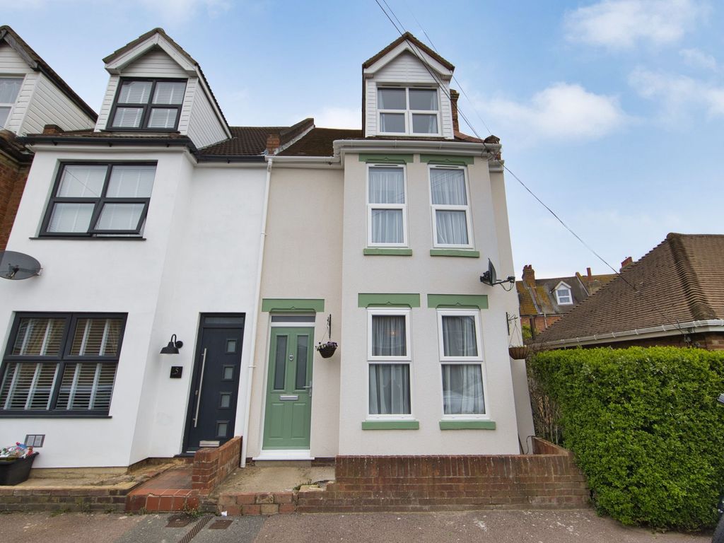 4 bed end terrace house for sale in Rossendale Gardens, Folkestone CT20