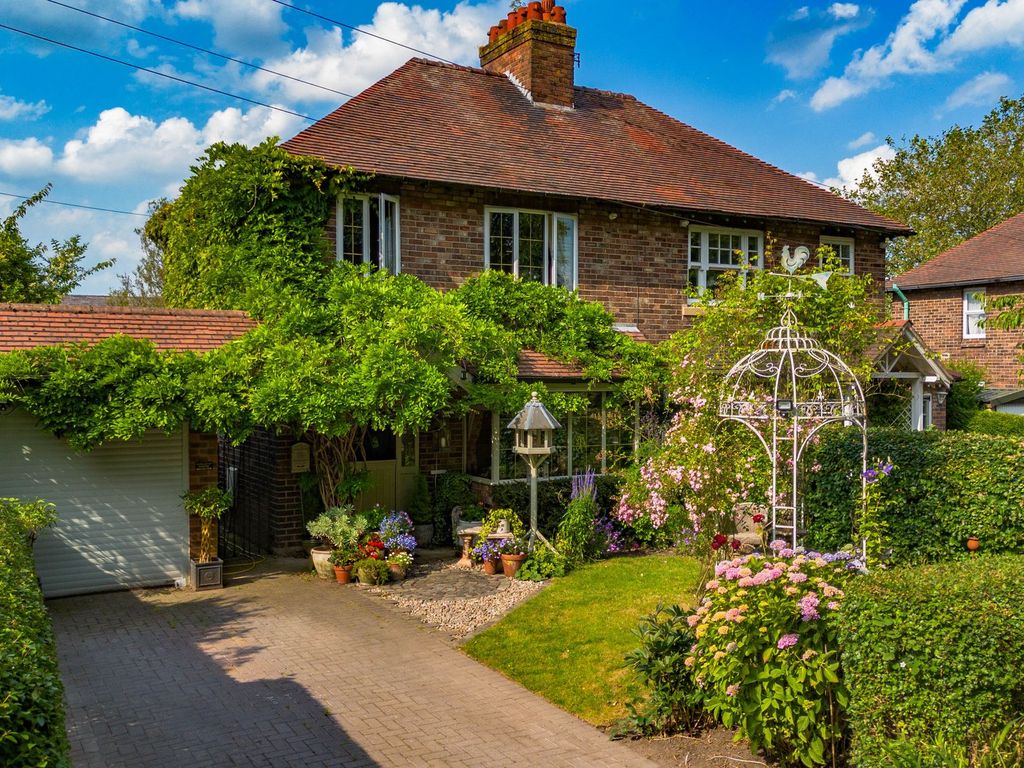 3 bed detached house for sale in Beech Avenue, Penketh WA5, £360,000