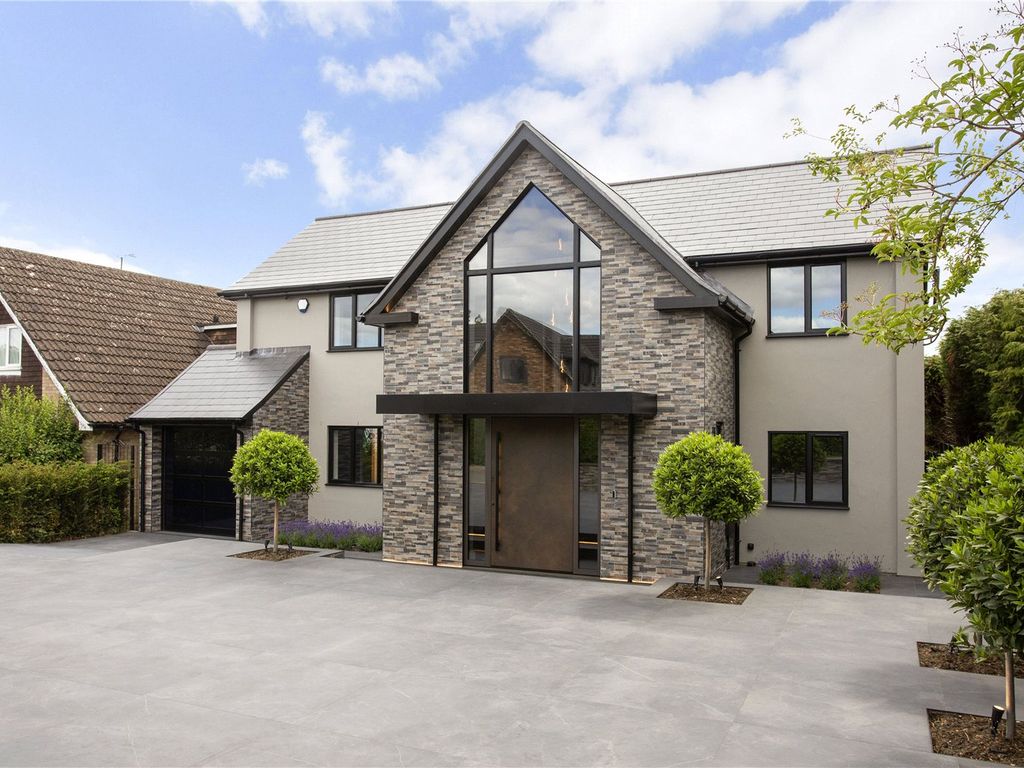 5 bed detached house for sale in Croftwell, Harpenden, Hertfordshire