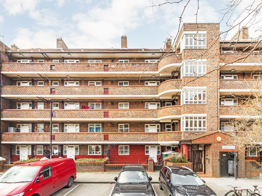 2 bed flat to rent in White City Estate, London W12, £1,998 pcm Zoopla