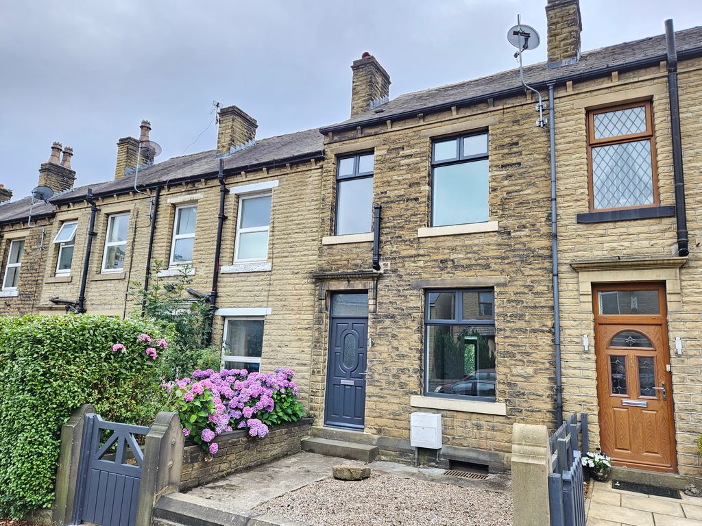3 bed terraced house to rent in Blackhouse Road, Fartown, Huddersfield