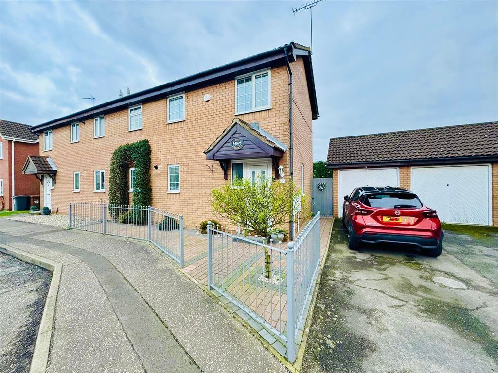 3 bed semidetached house for sale in Beeleigh Link, Springfield