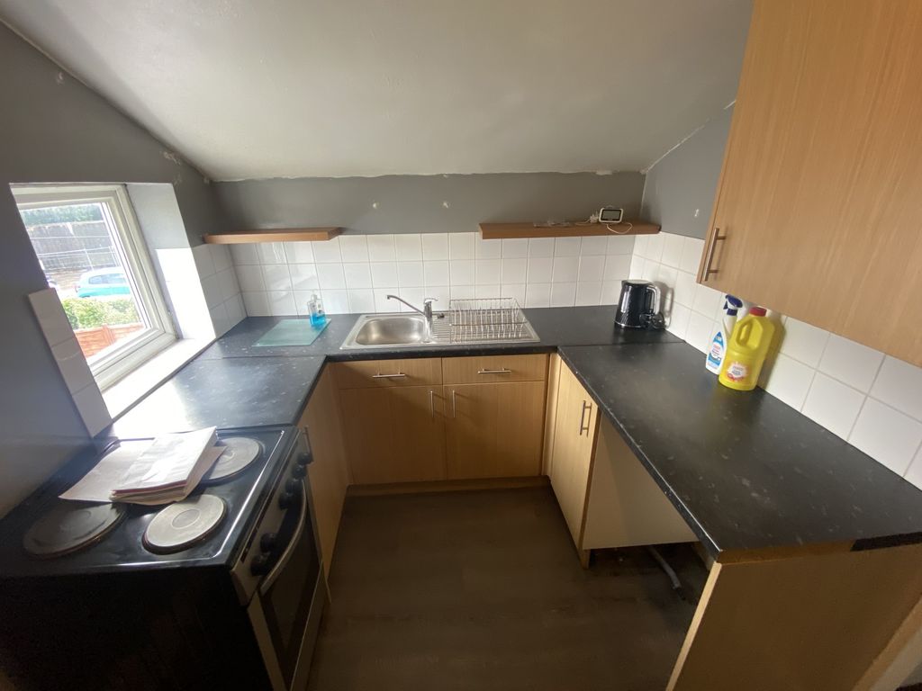 1 bed flat for sale in Gillingham, Kent ME7, £100,000 Zoopla
