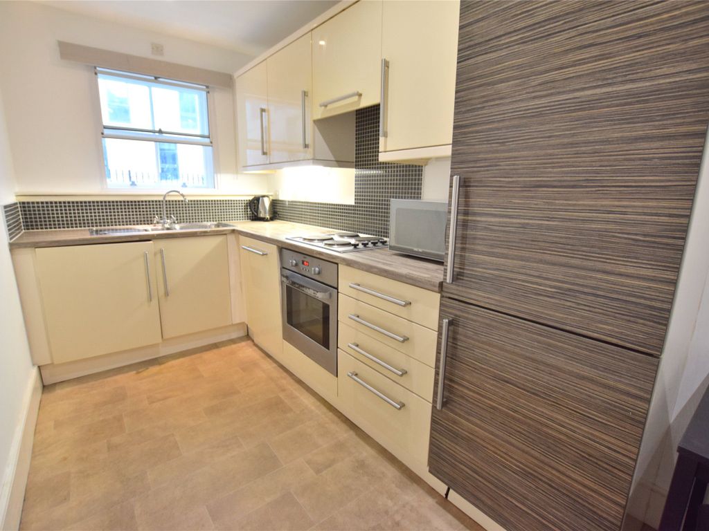 3 bed flat to rent in Higham Place, City Centre, Newcastle Upon Tyne