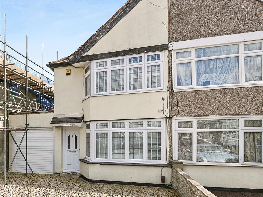 2 bed end terrace house for sale in Ramillies Road, Blackfen, Sidcup