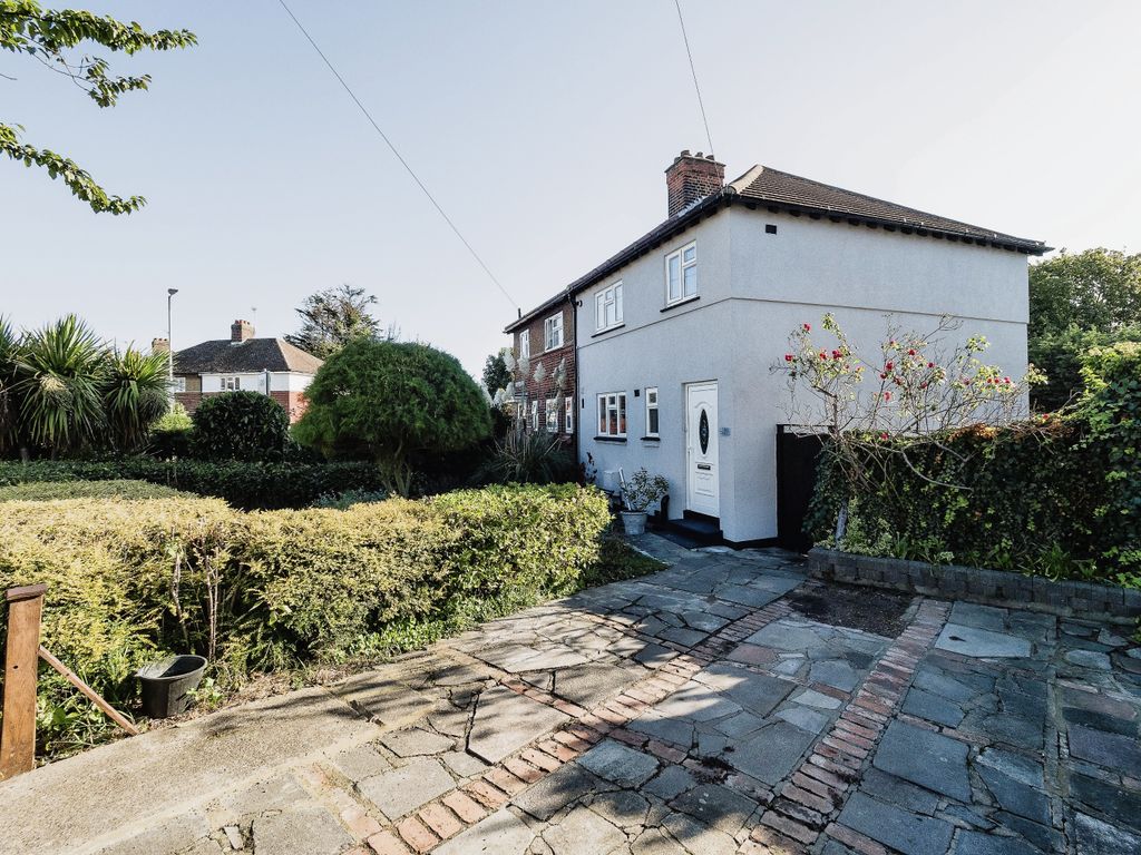 3 bed semidetached house for sale in Frizlands Lane, Dagenham RM10, £