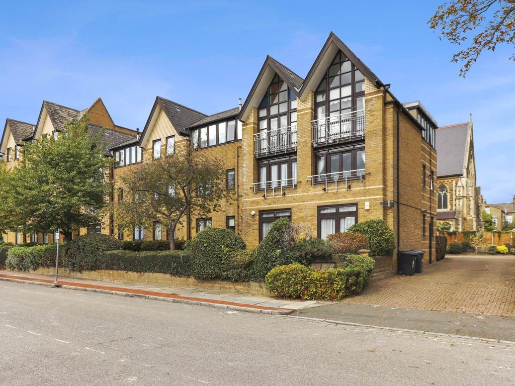 2 bed for sale in Sandringham Gardens, North Finchley N12, £