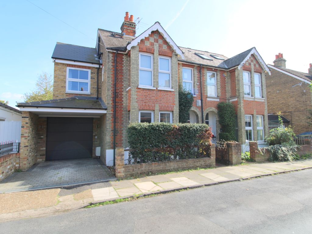 5 bed semidetached house for sale in Princes Road, Ashford TW15, £