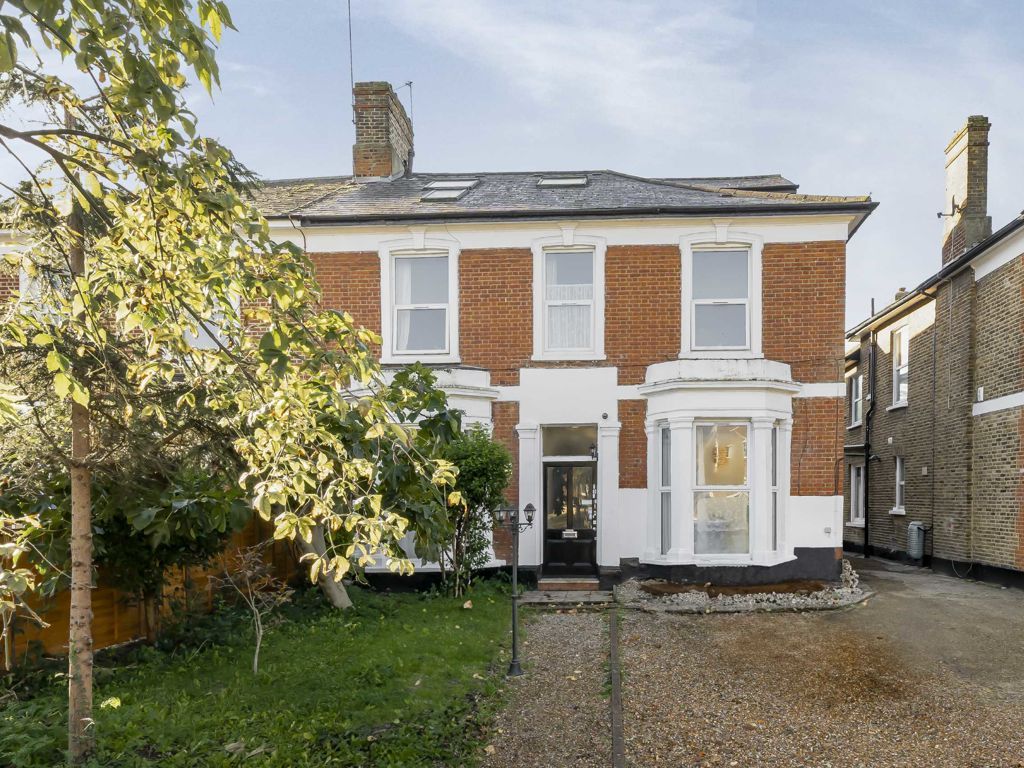 2 bed flat to rent in Alexandra Grove, London N12, £2,150 pcm Zoopla