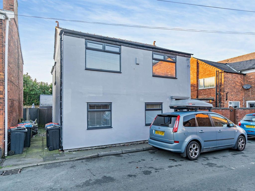 3 bed detached house for sale in Ledward Street, Winsford CW7, £165,000