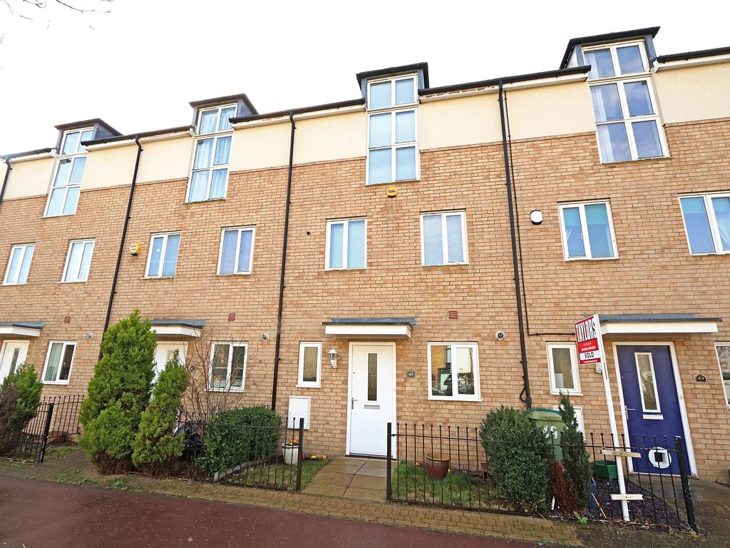 4 bed terraced house to rent in Haven Street, Broughton, Buckinghamshire MK10, £1,600 pcm Zoopla