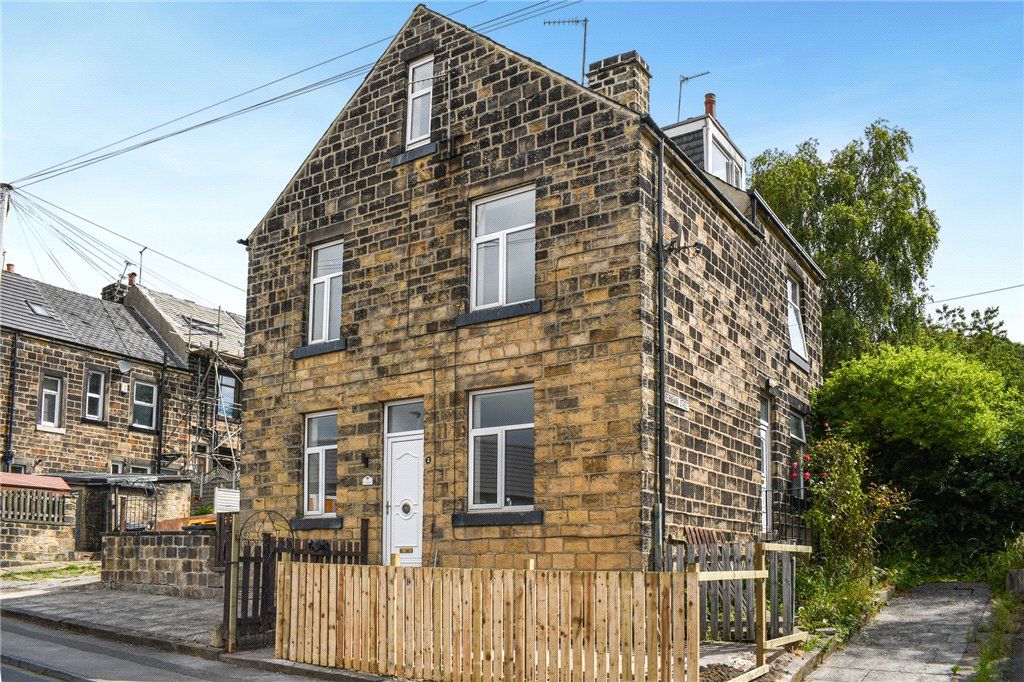2 bed end terrace house for sale in Crownest Road, Bingley, West