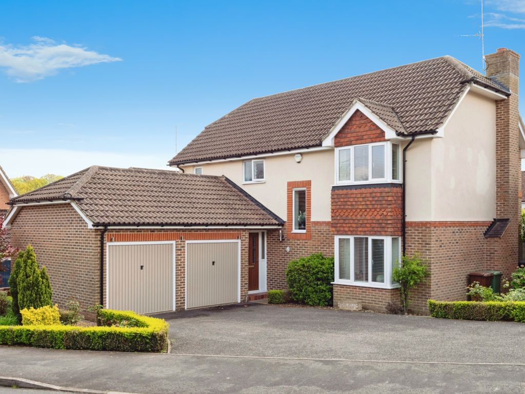 4 bed detached house for sale in Mill Rise, Robertsbridge, East Sussex