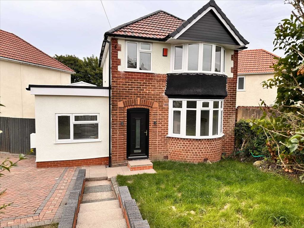 3 bed property for sale in Throne Crescent, Rowley Regis B65 Zoopla