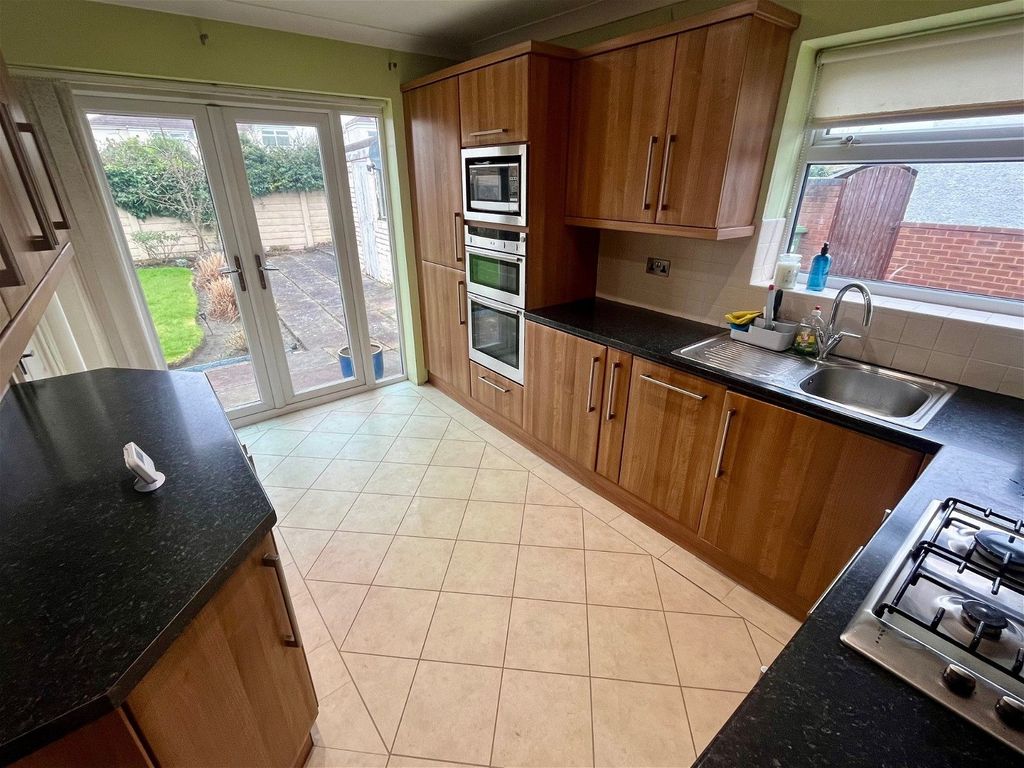 3 bed semidetached bungalow for sale in Towers Avenue, Maghull