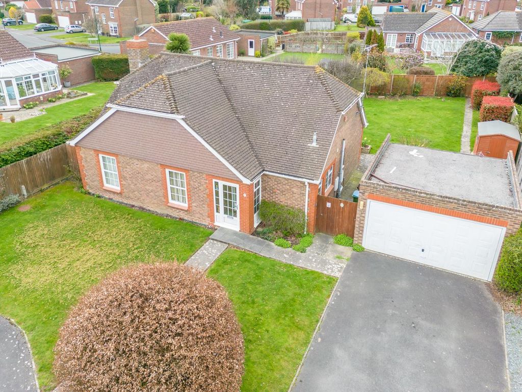 2 bed detached bungalow for sale in Grangewood Drive, Aldwick, Bognor