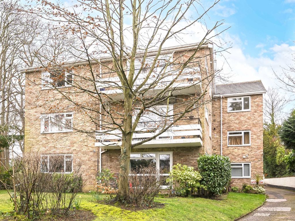 2 bed flat for sale in Pine Grove, Weybridge KT13, £425,000 Zoopla