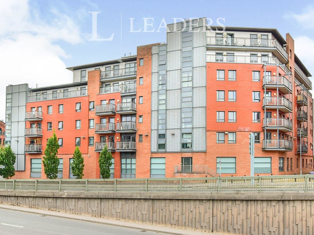 2 bed flat to rent in City Gate, Blantyre Street, Manchester M15, £