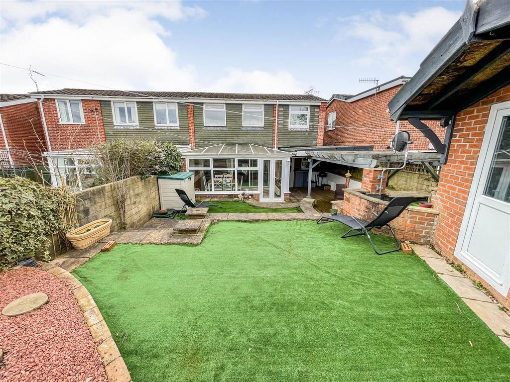 4 bed semidetached house for sale in Rownall View, Leek ST13 Zoopla