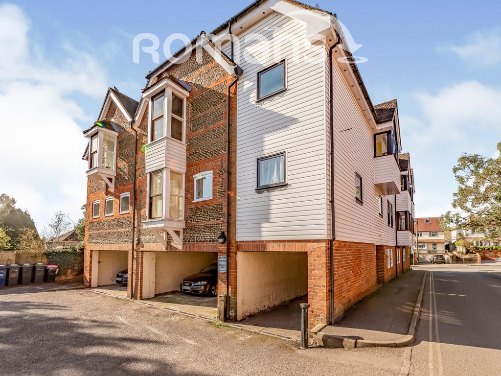 2 bed flat to rent in Crondall Lane, Farnham GU9 Zoopla