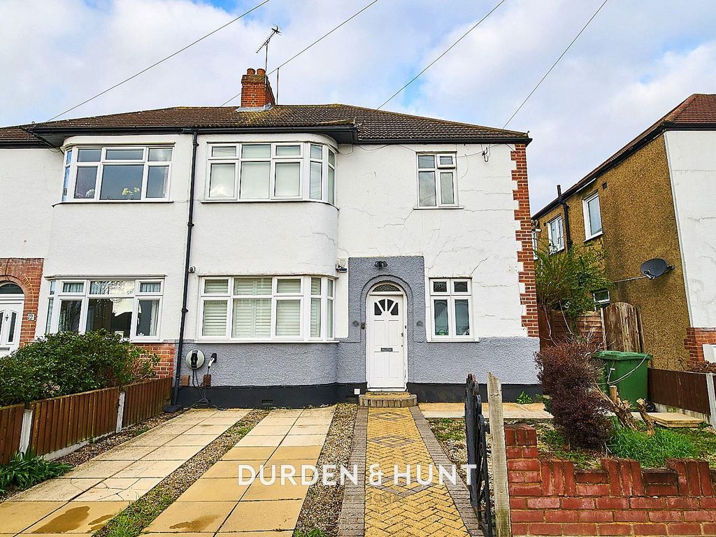 2 bed for sale in Tudor Drive, Gidea Park RM2 Zoopla
