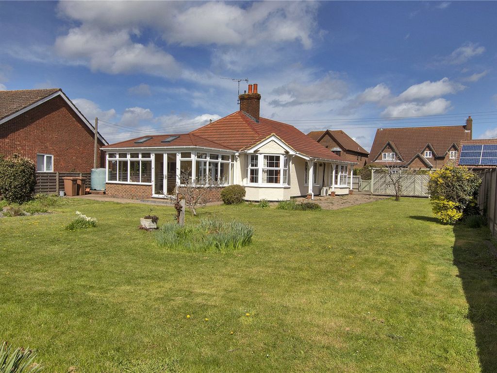 3 bed bungalow for sale in Main Road, Longfield Hill, Longfield, Kent