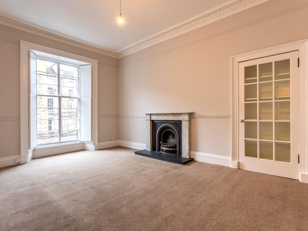 2 bed flat to rent in Cumberland Street, New Town, Edinburgh EH3, £