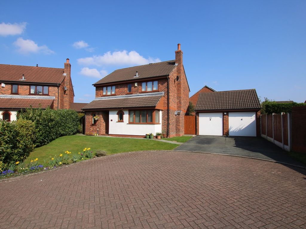 4 bed detached house for sale in Rockingham Close, Birchwood
