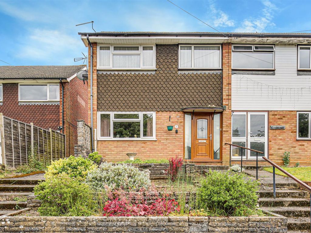 3 bed end terrace house for sale in Costells Meadow, Westerham TN16, £