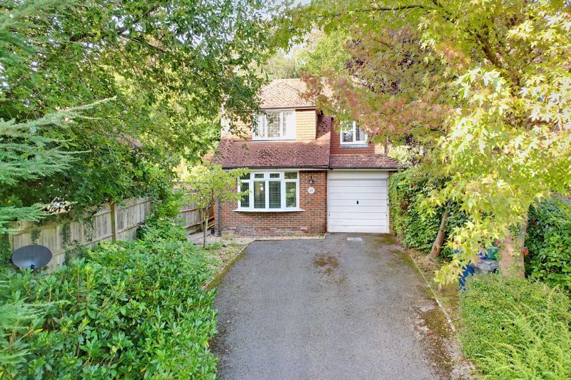 3 bed detached house for sale in Weysprings, Haslemere GU27, £699,000