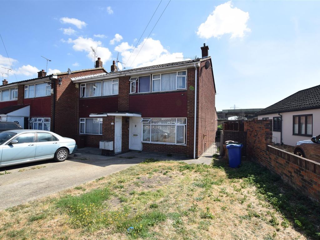 3 bed end terrace house for sale in Bryanston Road, Tilbury RM18 Zoopla