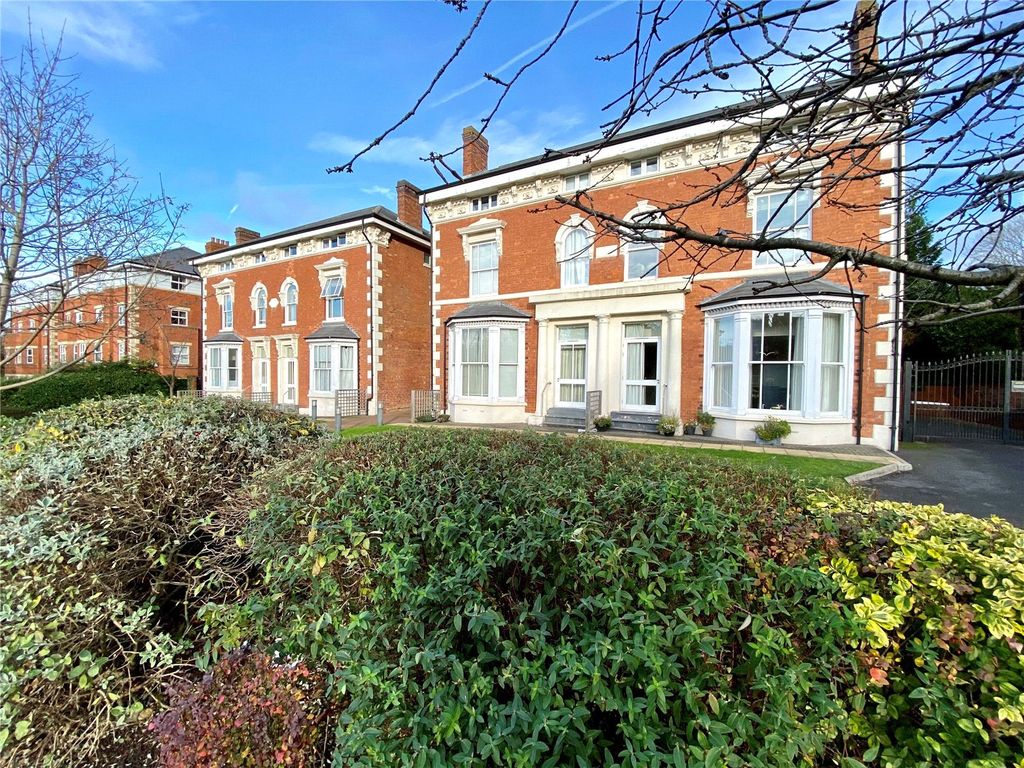 2 bed flat for sale in Warwick Road, Solihull, West Midlands B92 Zoopla