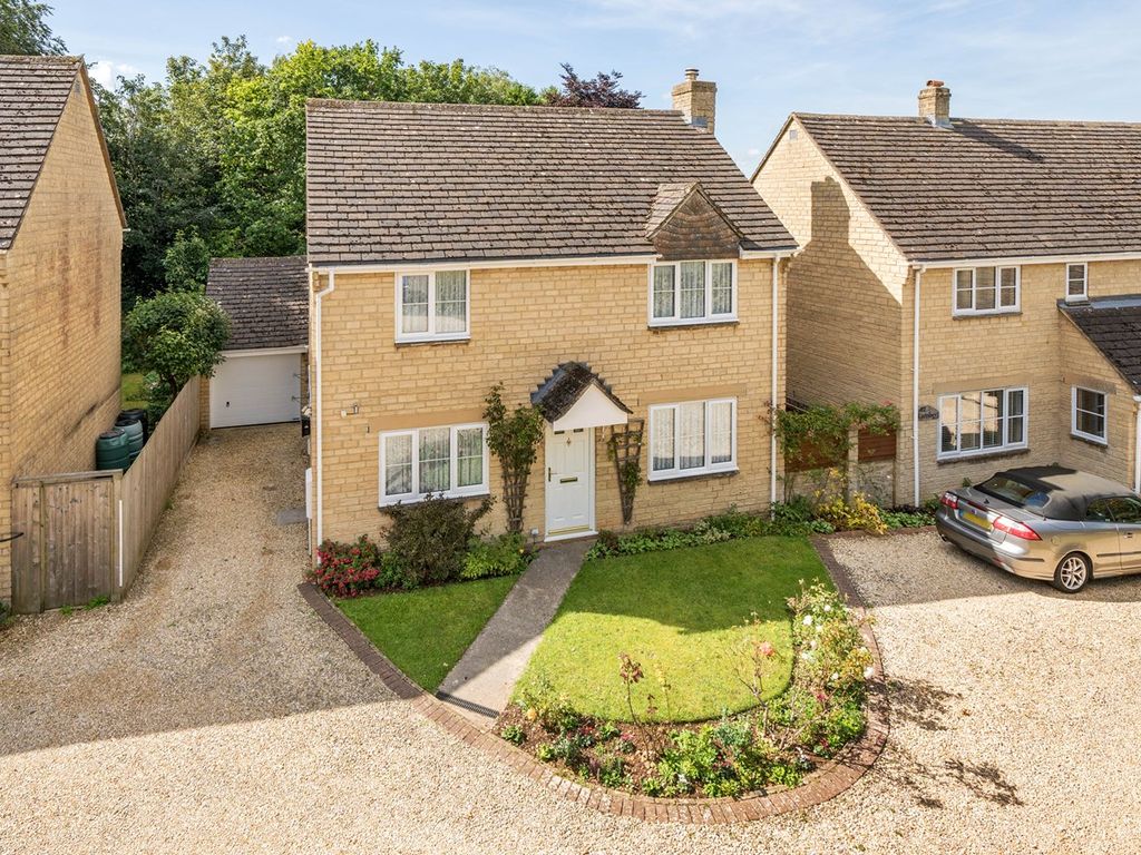 3 bed detached house for sale in Sibree Close, Bussage, Stroud GL6, £