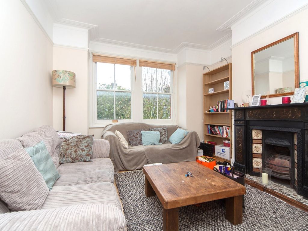 2 bed flat to rent in Balfour Road, South Wimbledon SW19, £1,900 pcm