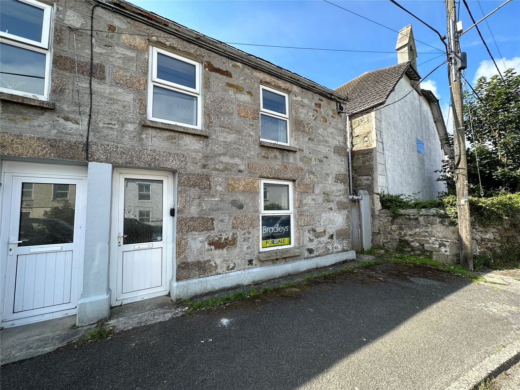 3 bed end terrace house for sale in St Johns Street, Hayle, Cornwall