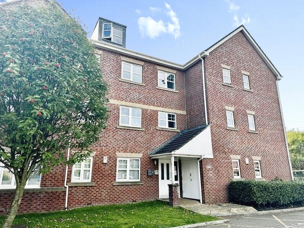 2 bed flat to rent in Ellesmere Green, Eccles, Manchester M30, £950 pcm