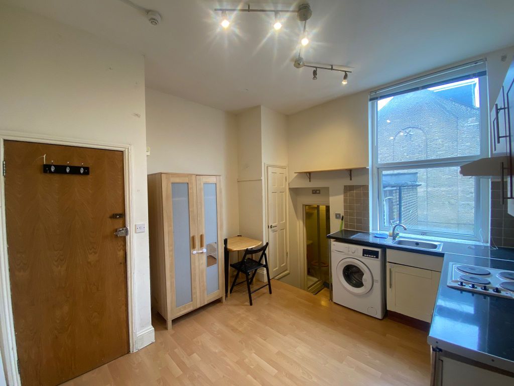 Studio to rent in Buckley Road, London NW6, £1,050 pcm Zoopla