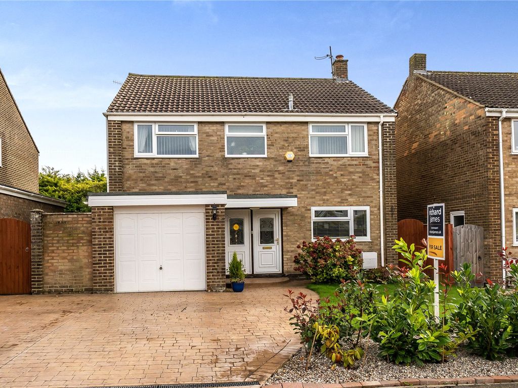 4 bed detached house for sale in The Orchard, Chiseldon, Swindon