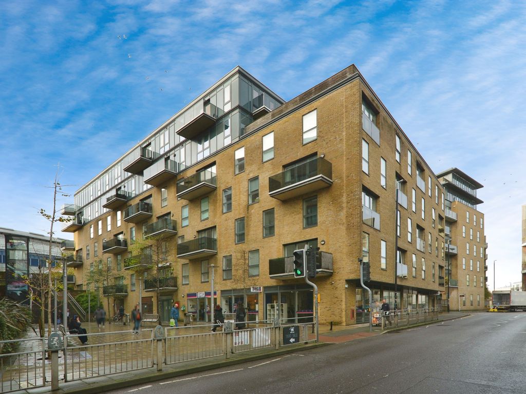 2 bed flat for sale in Fleet Street, Brighton, East Sussex BN1, £