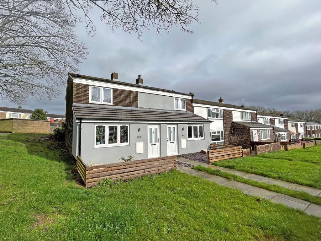 2 bed end terrace house for sale in Archer Road, Stevenage SG1, £