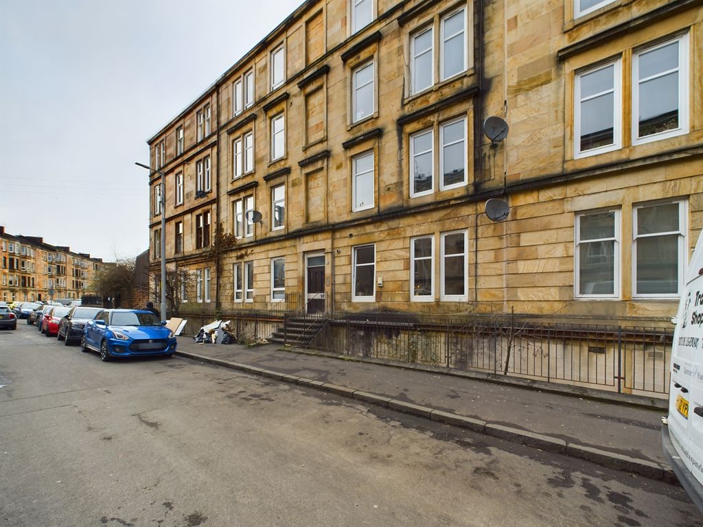 2 bed flat to rent in Prince Edward Street, Glasgow G42, £1,050 pcm
