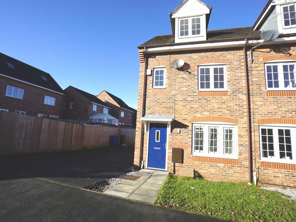 3 bed town house for sale in Martindale Crescent, Wigan WN5, £157,950