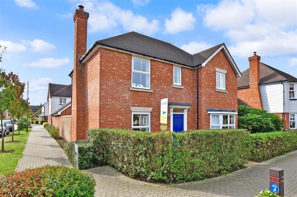 4 bed detached house for sale in Beacon Avenue, Kings Hill, West