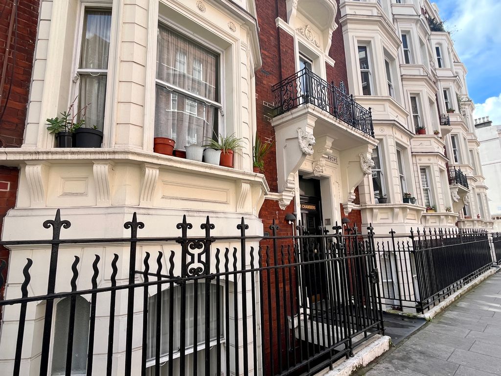 3 bed flat to rent in Bury Place, London W1C Zoopla