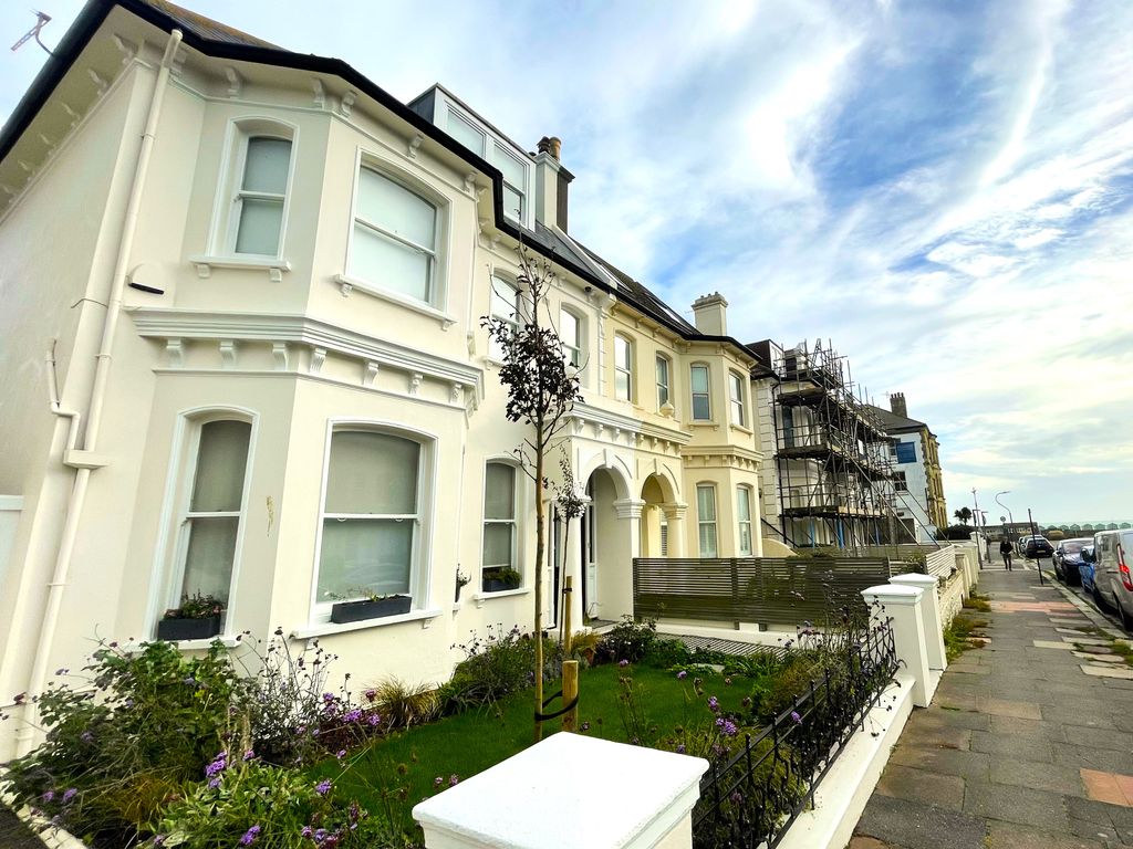 2 bed flat to rent in Westbourne Villas, Hove BN3, £1,425 pcm Zoopla