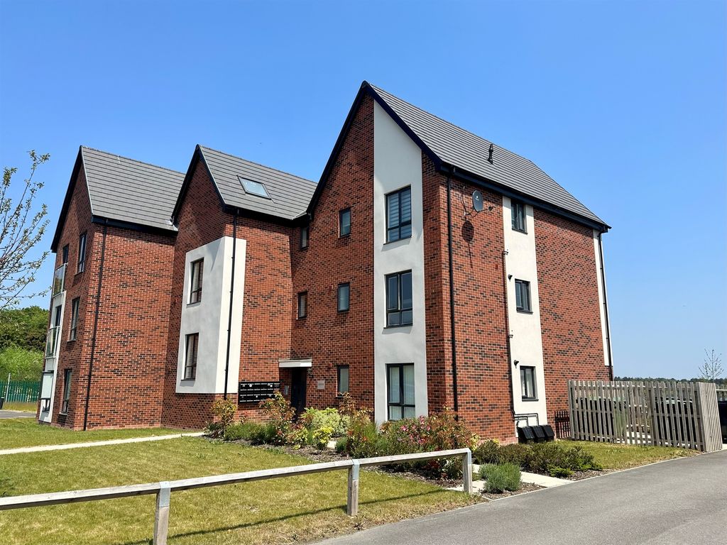 1 bed flat for sale in Berrington View, Hampton Gardens, Peterborough
