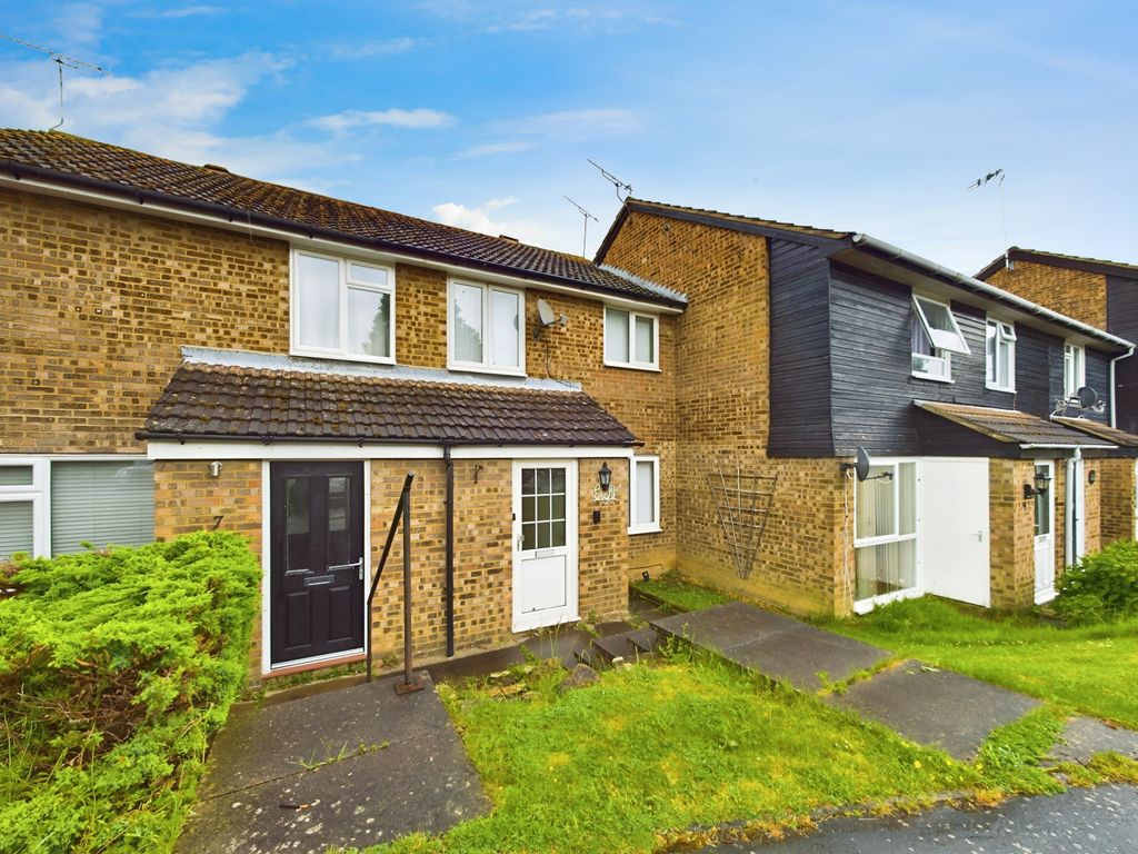 3 bed terraced house for sale in Drake Close, Horsham RH12, £320,000