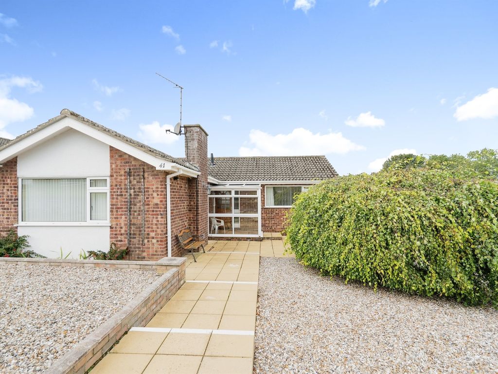 3 bed detached bungalow for sale in Abbey Park, Beeston Regis