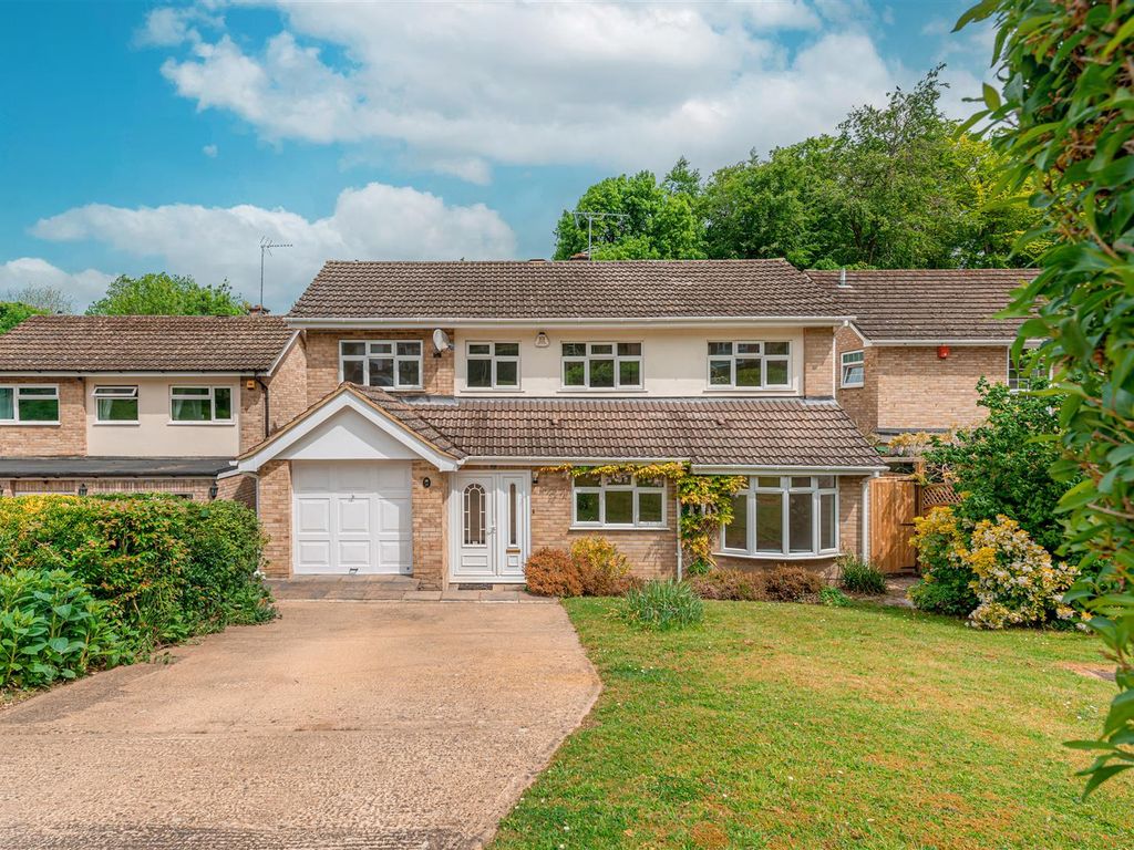 5 bed detached house for sale in Warren Wood Drive, High HP11