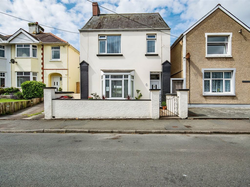 3 bed detached house for sale in Waterloo Road, Hakin, Milford Haven